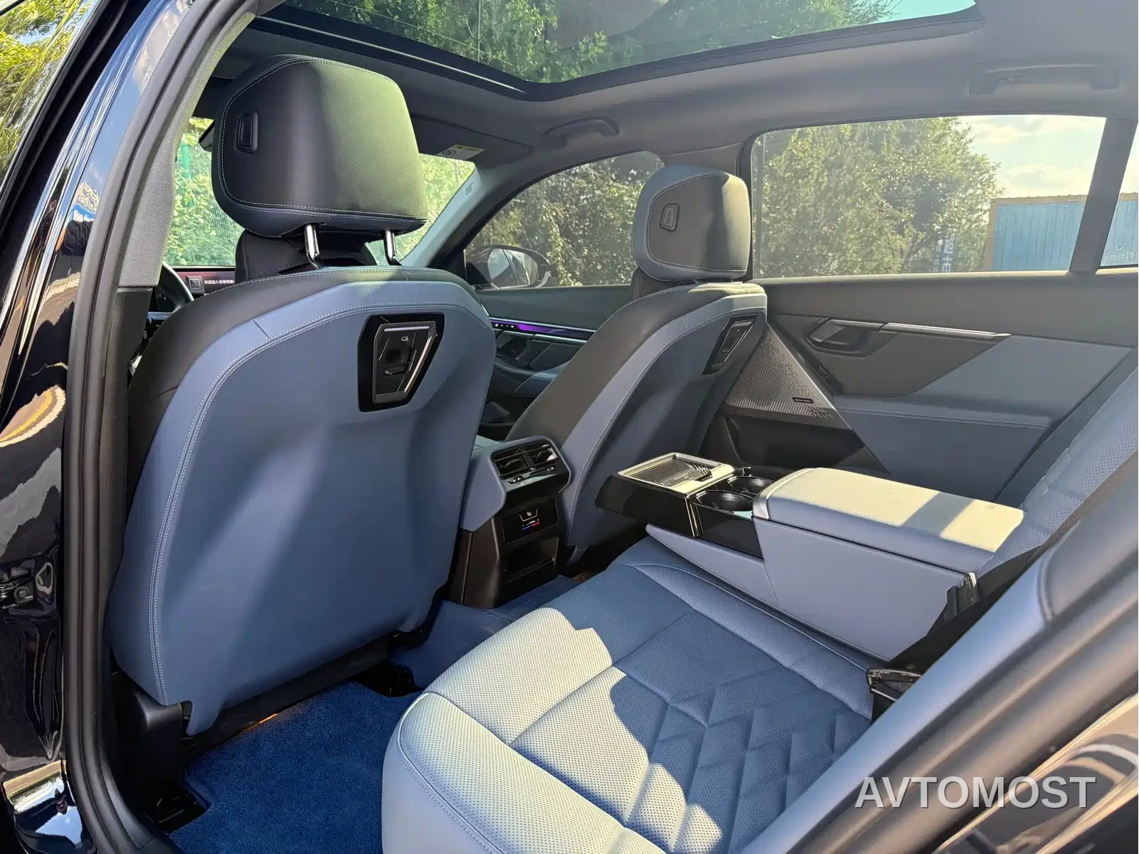 BMW i5 2024 eDrive 35L Premium Model M Sport Package — фото 10