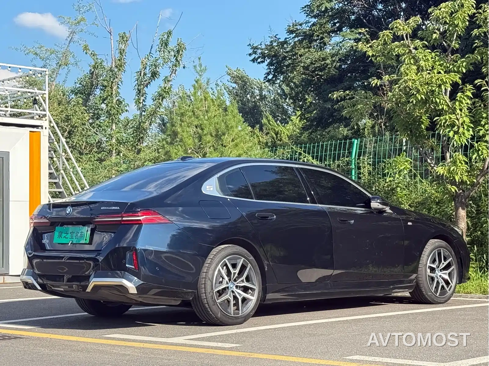 BMW i5 2024 eDrive 35L Premium Model M Sport Package — фото 19