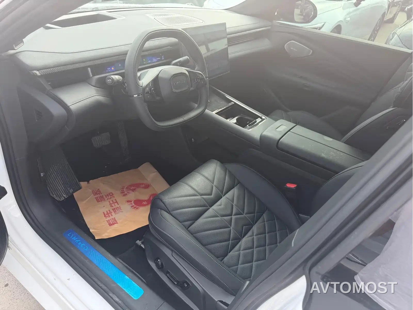 Lynk & Co 10 EM-P 2025 Model 120 AWD Halo — фото 7