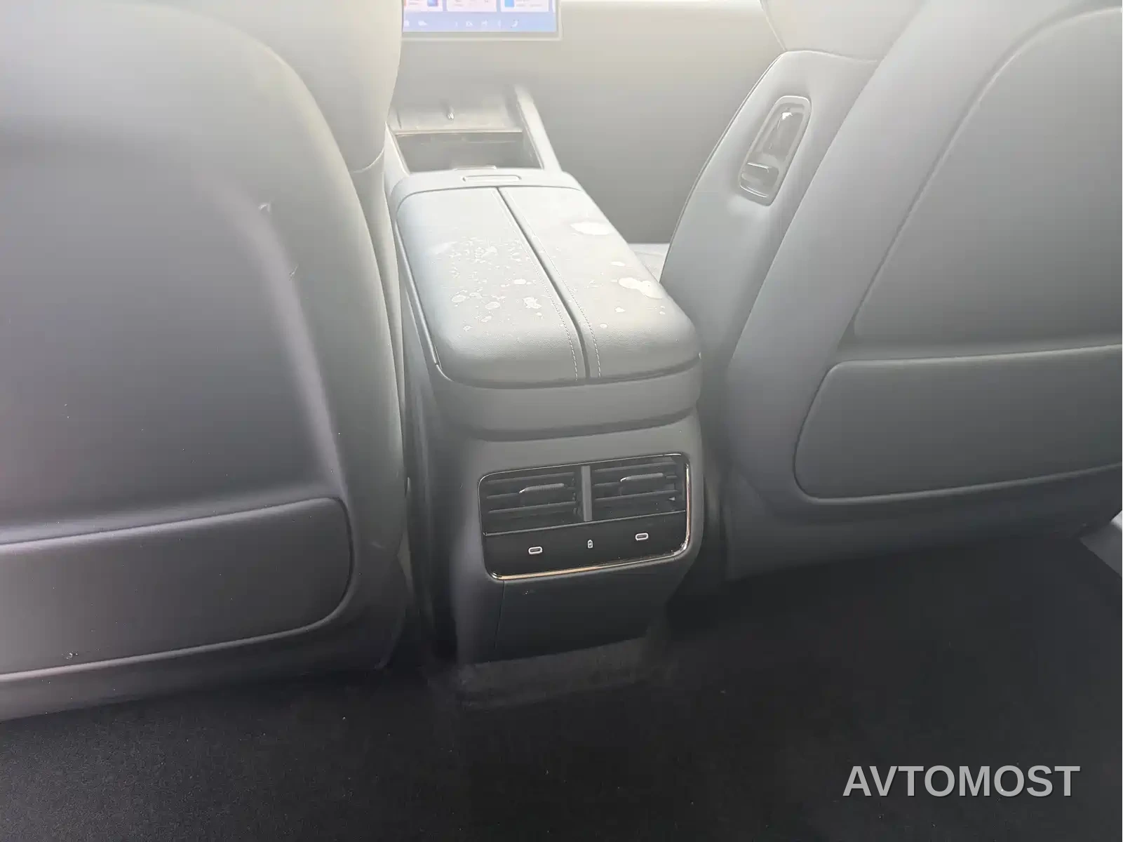 Lynk & Co 10 EM-P 2025 Model 120 AWD Halo — фото 9