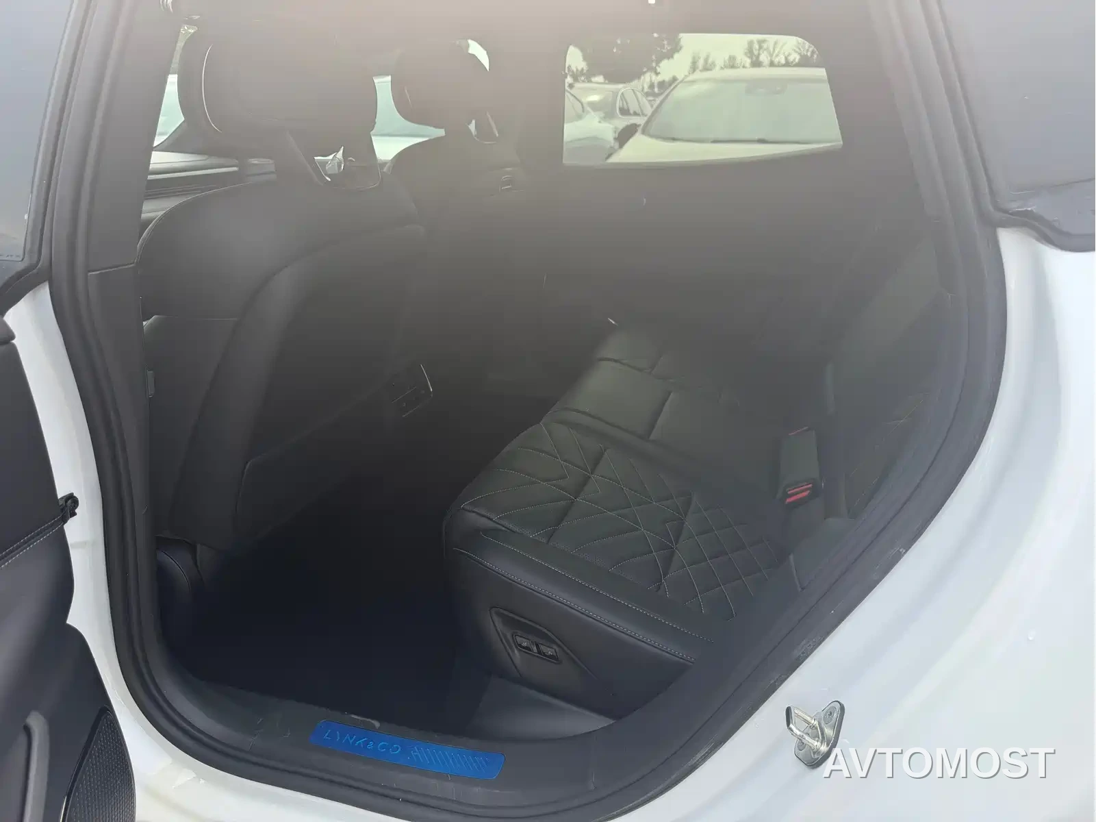 Lynk & Co 10 EM-P 2025 Model 120 AWD Halo — фото 10