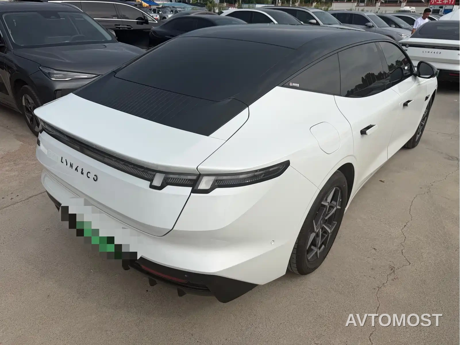 Lynk & Co 10 EM-P 2025 Model 120 AWD Halo — фото 13
