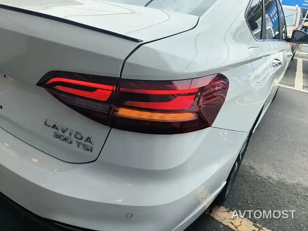 Volkswagen Lavida 2023 300TSI DSG Starlight Full Comfort Edition — фото 8