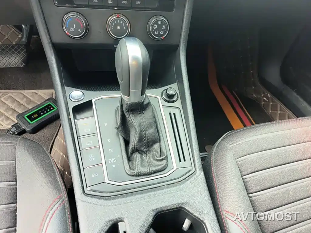 Volkswagen Lavida 2023 300TSI DSG Starlight Full Comfort Edition — фото 12