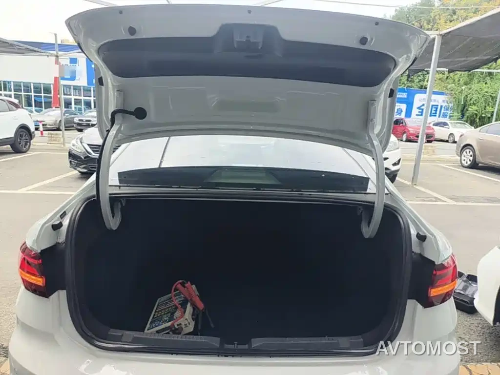 Volkswagen Lavida 2023 300TSI DSG Starlight Full Comfort Edition — фото 16