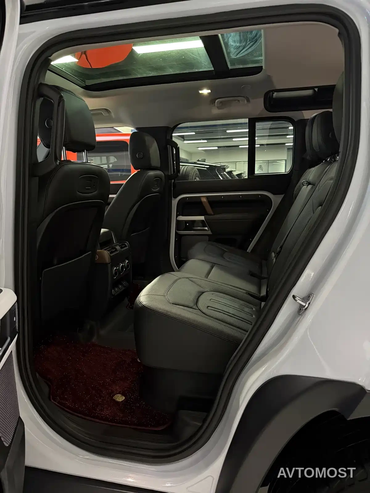 Land Rover Defender NEV 2022 110 P400e — фото 17
