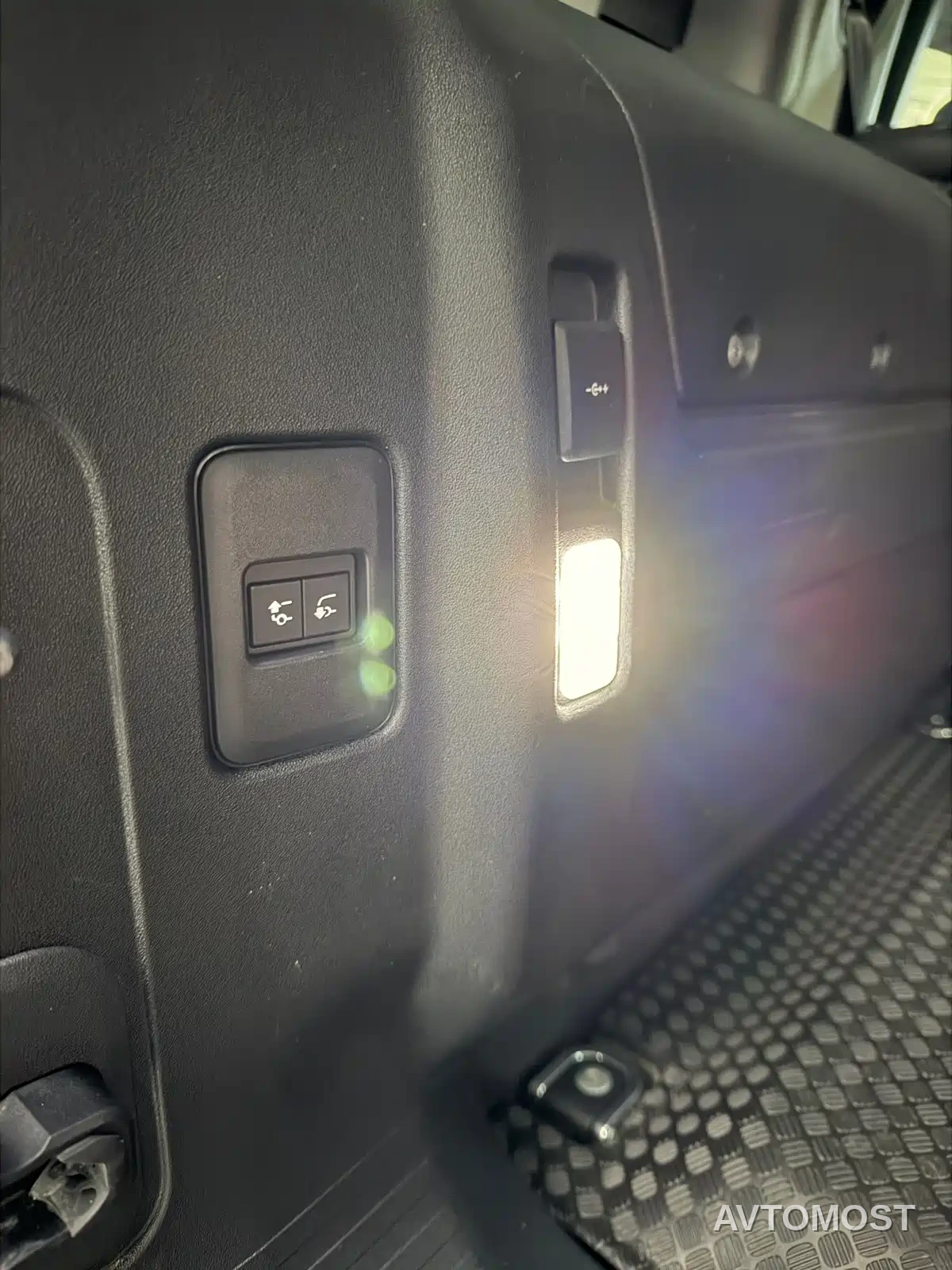 Land Rover Defender NEV 2022 110 P400e — фото 23