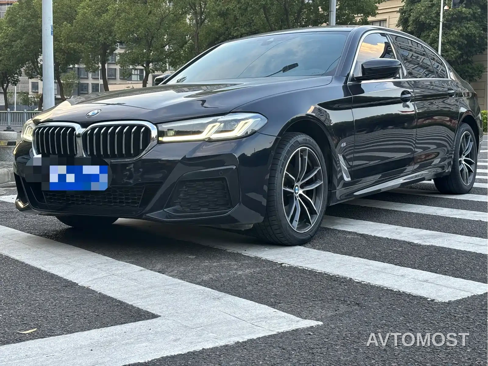 BMW 5 Series 2022 525Li M Sport Package — фото 2