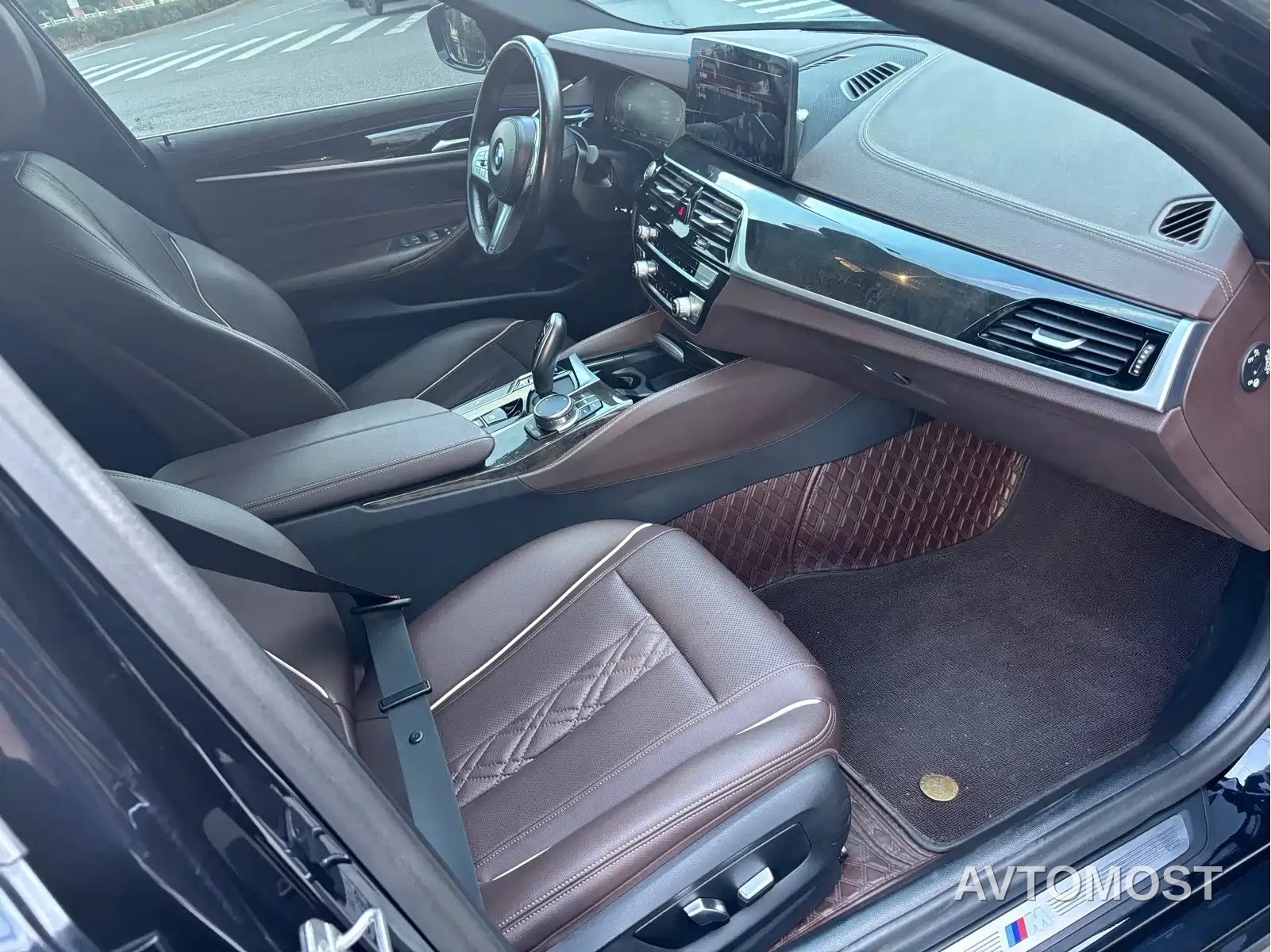 BMW 5 Series 2022 525Li M Sport Package — фото 13