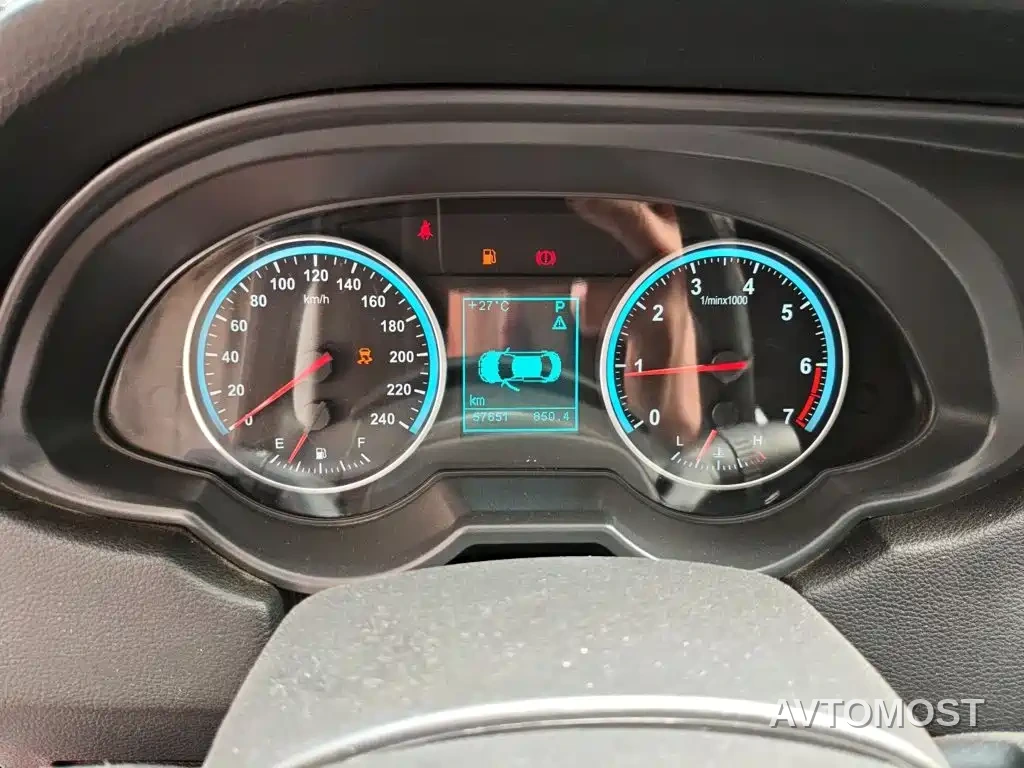 Zhonghua H530 2017 1.6L Automatic Comfort — фото 10