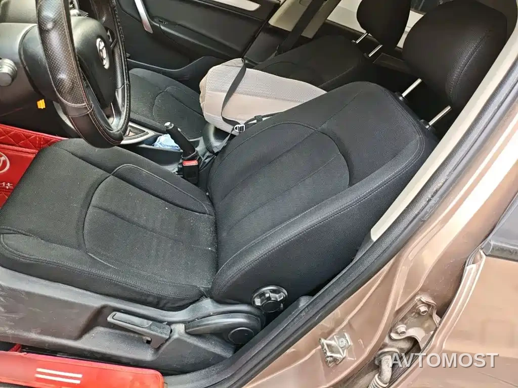 Zhonghua H530 2017 1.6L Automatic Comfort — фото 12