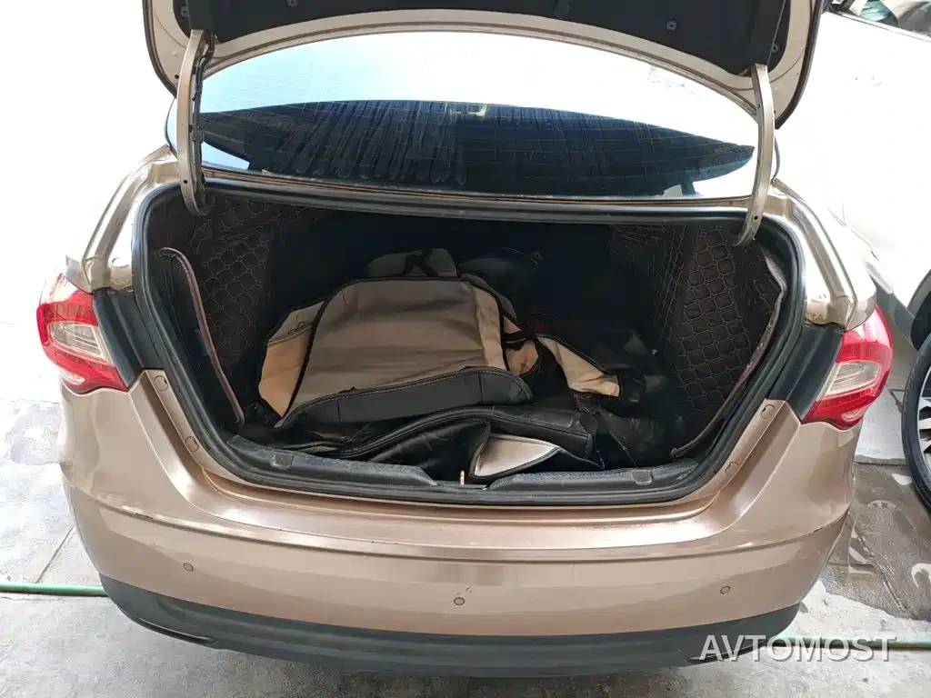 Zhonghua H530 2017 1.6L Automatic Comfort — фото 16