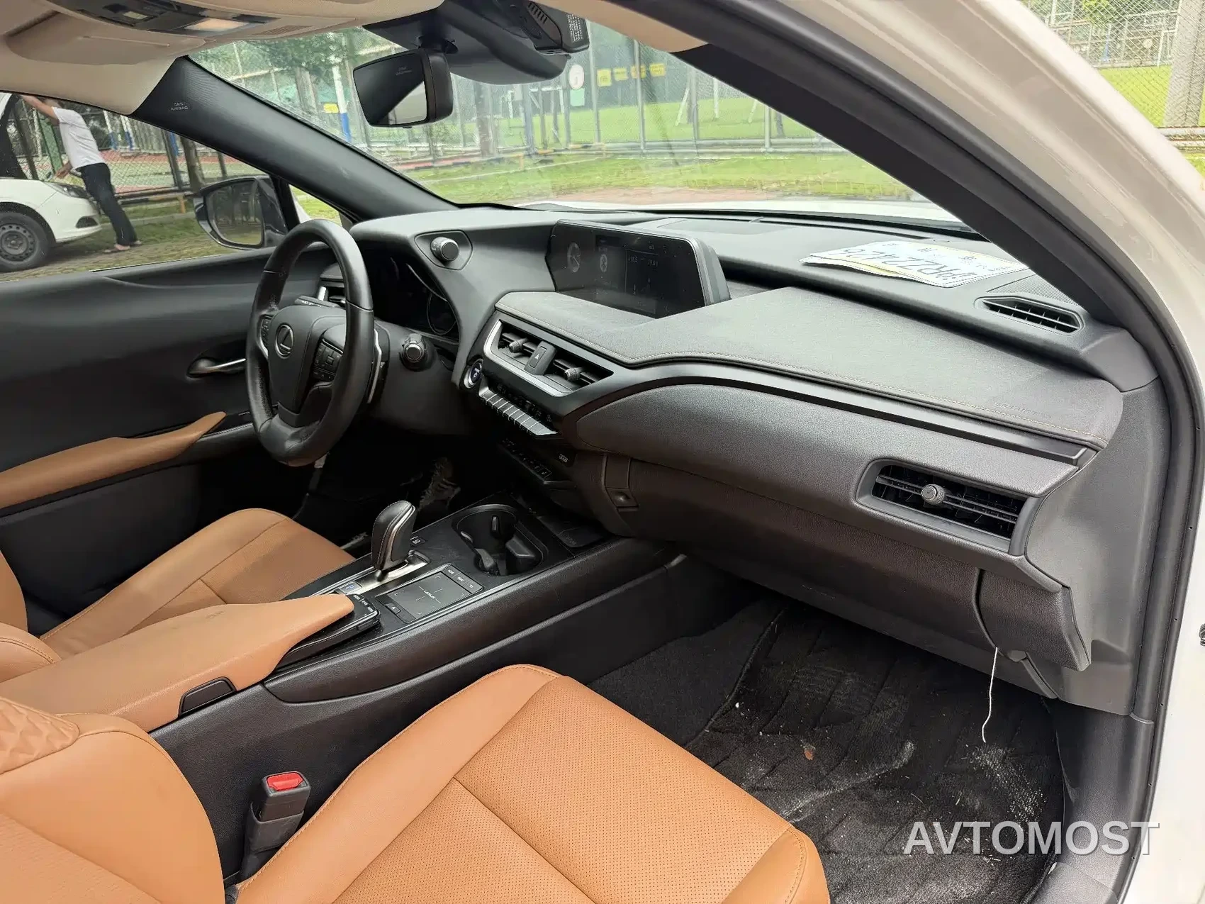 Lexus UX Electric 2020 300e Pure Enjoyment Edition — фото 7