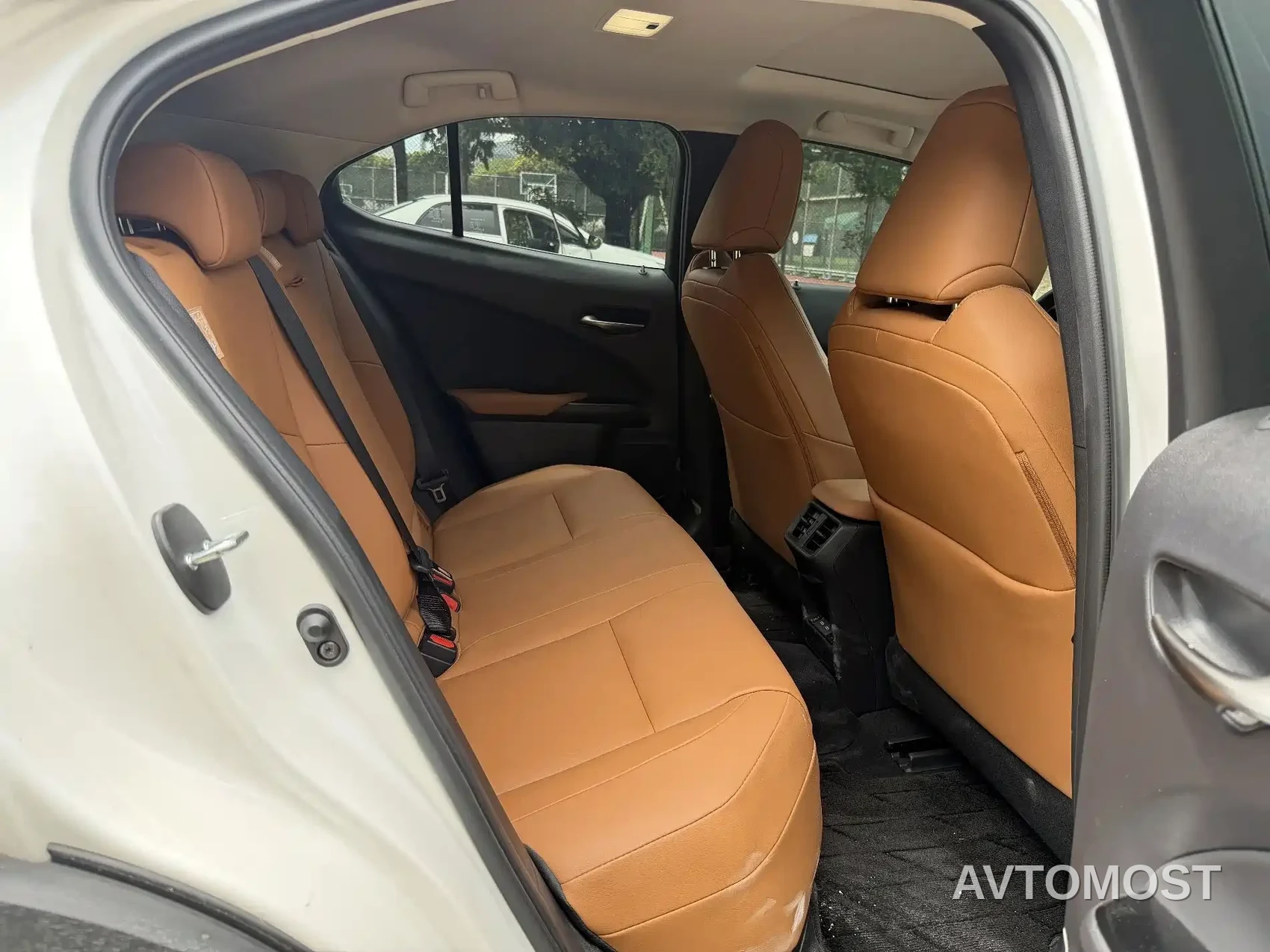 Lexus UX Electric 2020 300e Pure Enjoyment Edition — фото 15