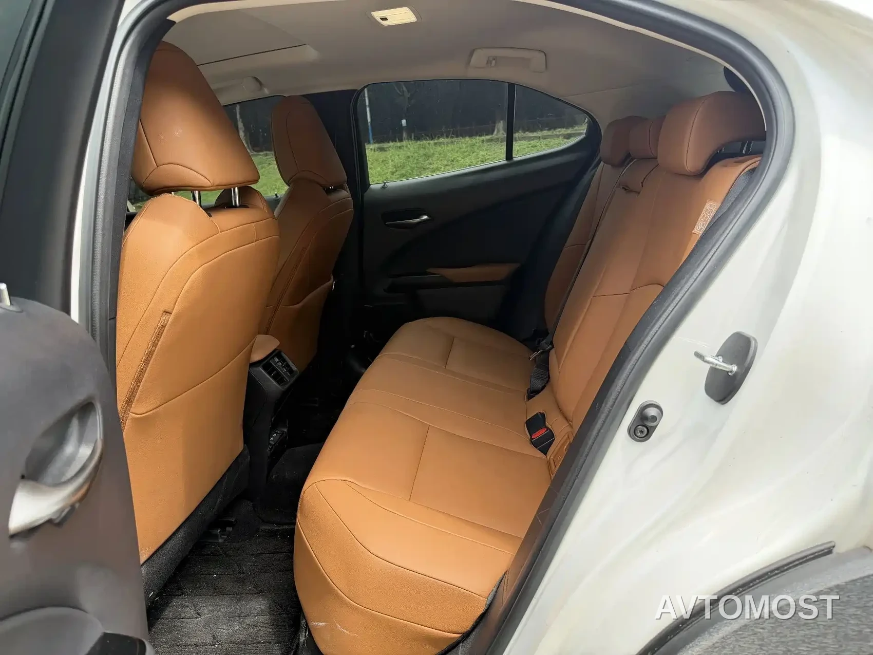 Lexus UX Electric 2020 300e Pure Enjoyment Edition — фото 16