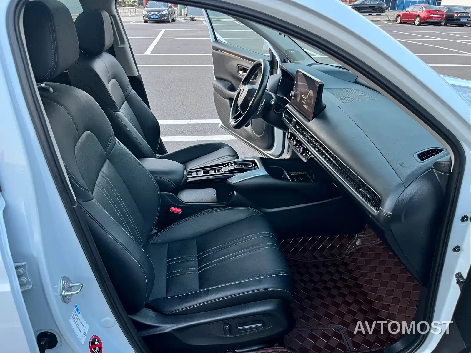 Honda HR-V 2023 2.0L e:HEV Thrilling Edition — фото 6