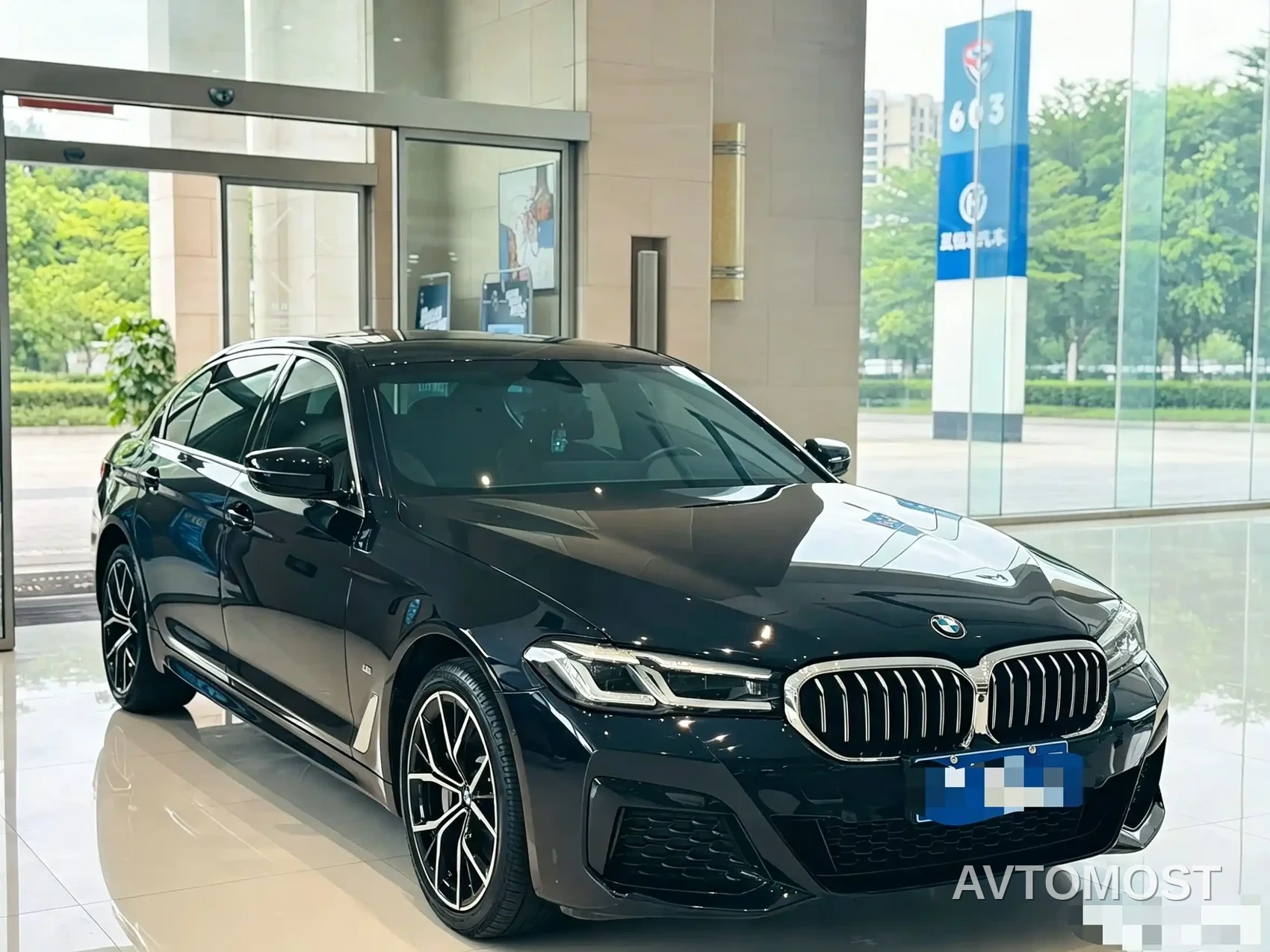 BMW 5 Series 2023 530Li Premium M Sport Package — фото 3