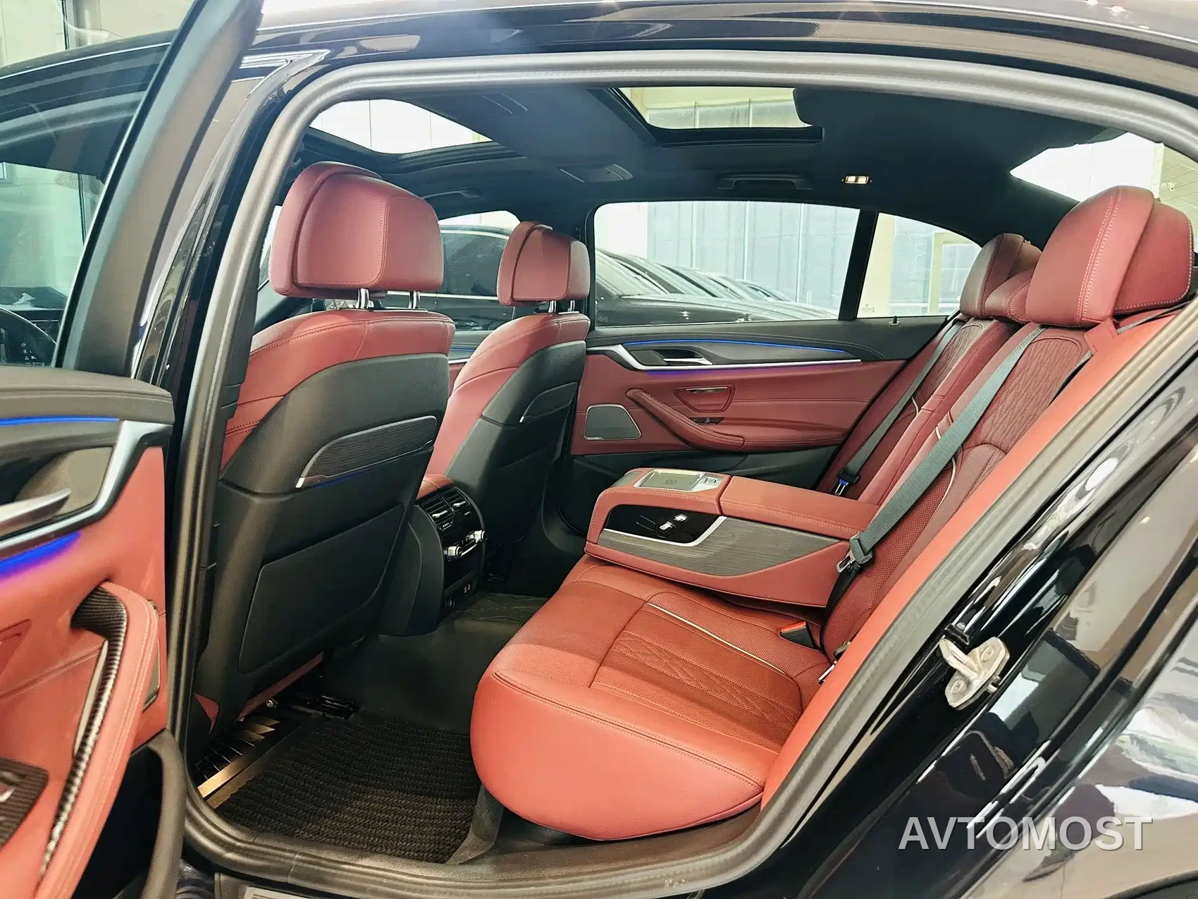 BMW 5 Series 2023 530Li Premium M Sport Package — фото 6