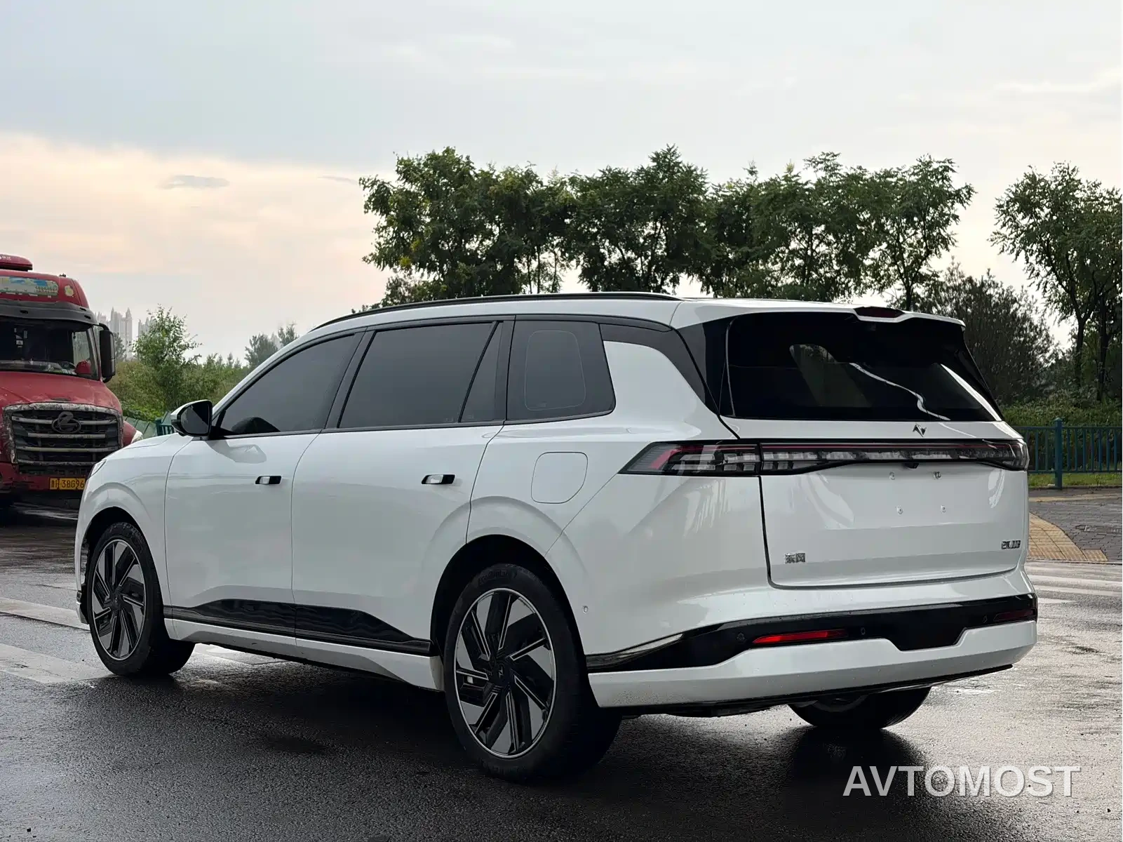 Dongfeng Yipai eπ008 2024 210Max Range Extender 6-Seater — фото 6