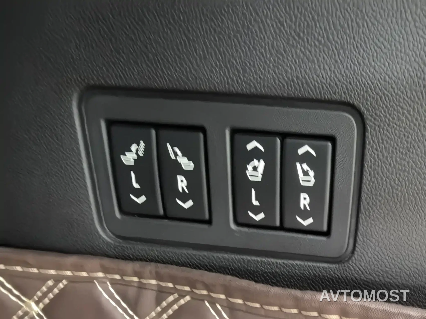 Cadillac XT6 2022 2.0T 7-Seater 4WD Luxury Edition — фото 17