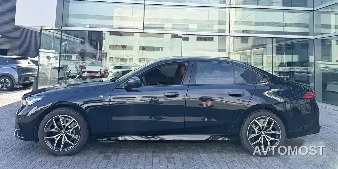 BMW 5 Series (Import) 2024 530i Premium Model M Sport Package — фото 2