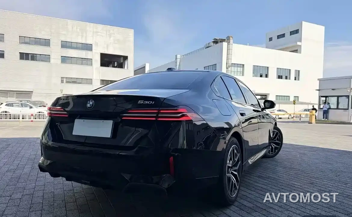 BMW 5 Series (Import) 2024 530i Premium Model M Sport Package — фото 3