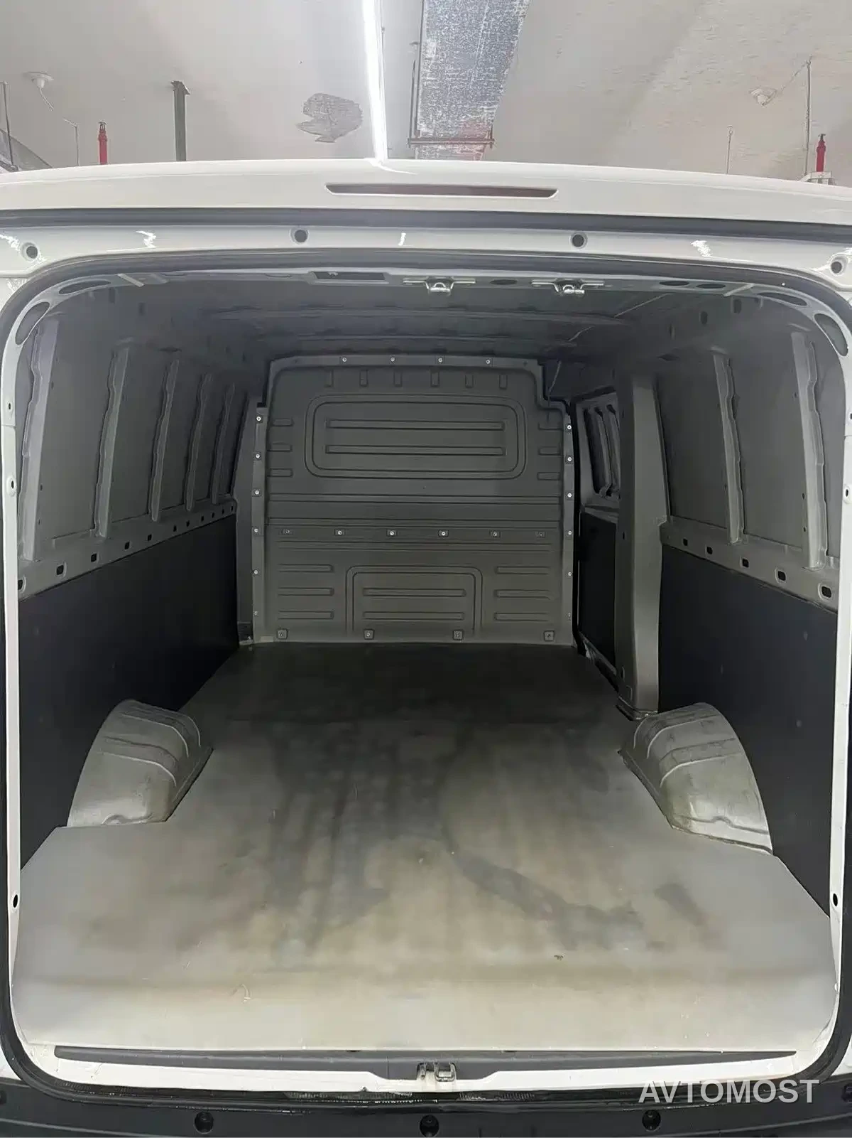 Wuling Yangguang 2024 300km Comfort Enclosed Van 60kW — фото 9