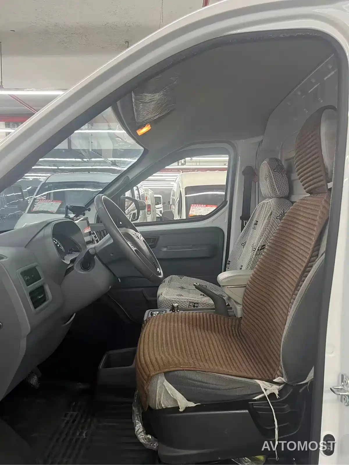 Wuling Yangguang 2024 300km Comfort Enclosed Van 60kW — фото 10