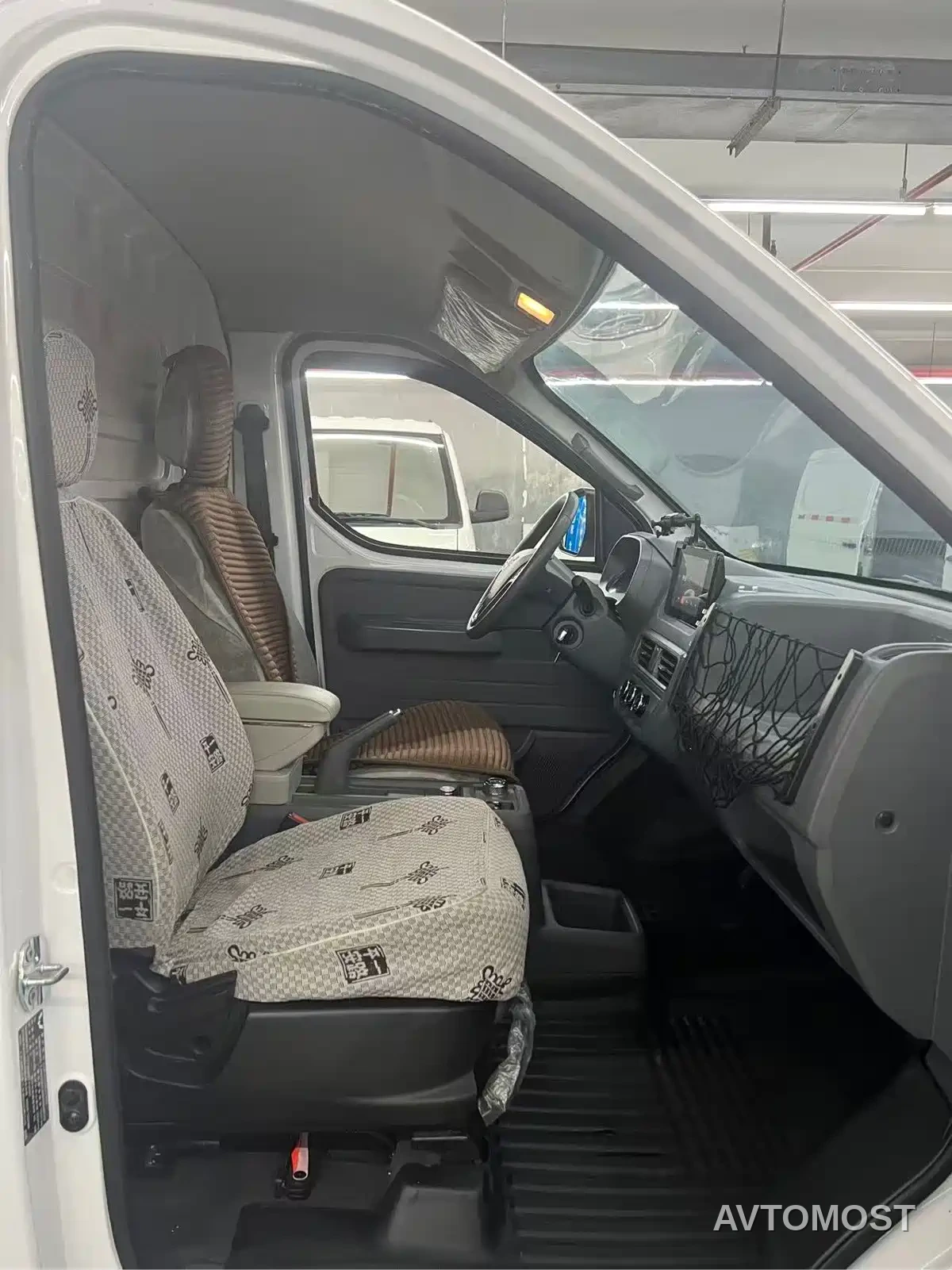 Wuling Yangguang 2024 300km Comfort Enclosed Van 60kW — фото 11