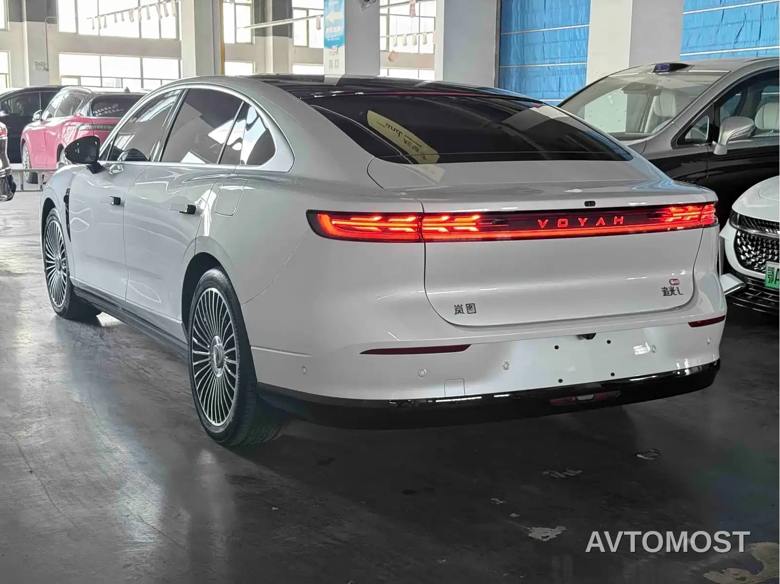 VOYAH Zhuiguang L 2025 Mid-configuration Model — фото 2