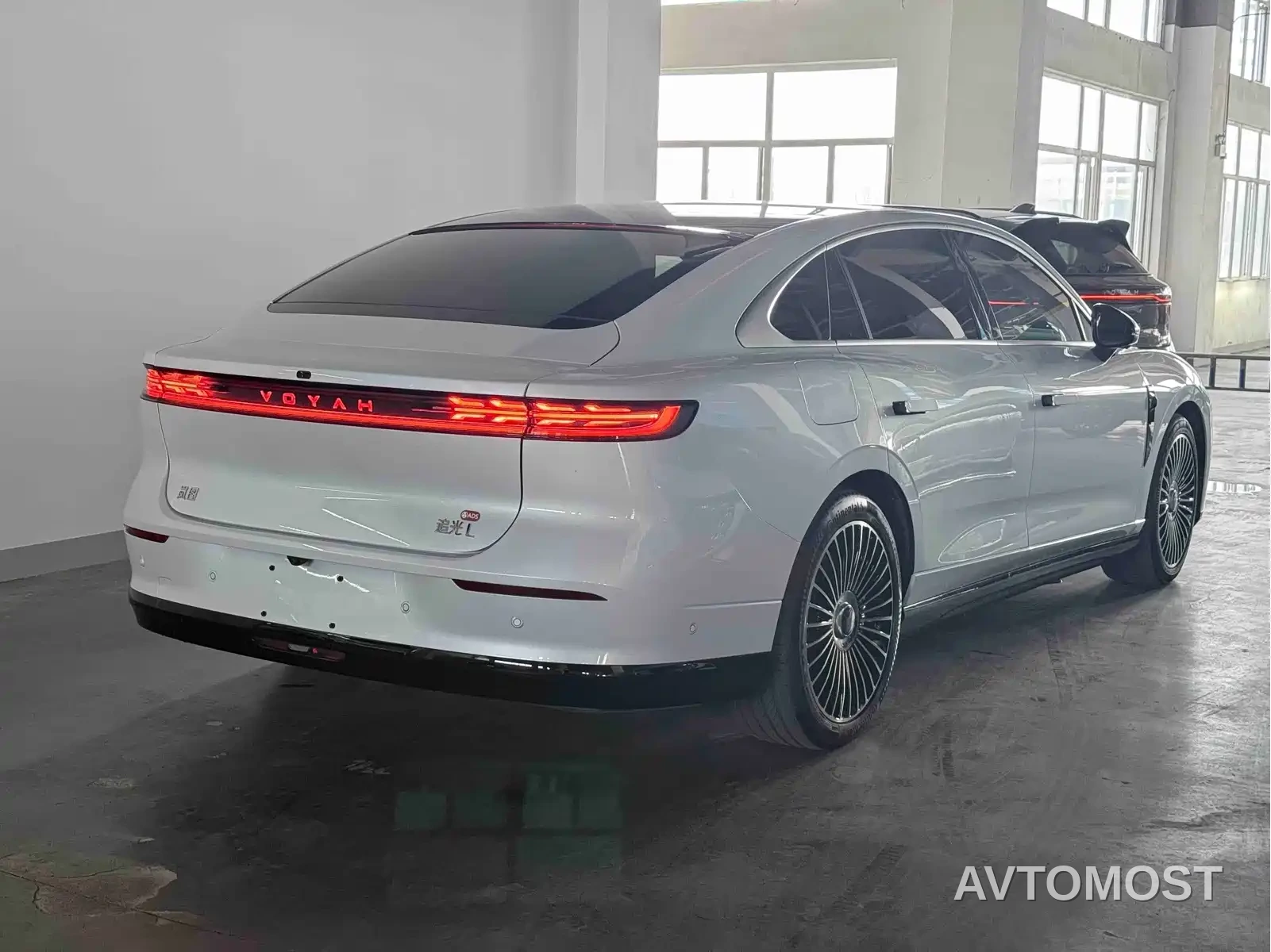 VOYAH Zhuiguang L 2025 Mid-configuration Model — фото 3