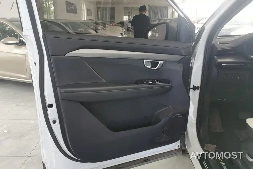 Wuling Xingchen 2022 2.0L DHT Electric Speed Edition — фото 3