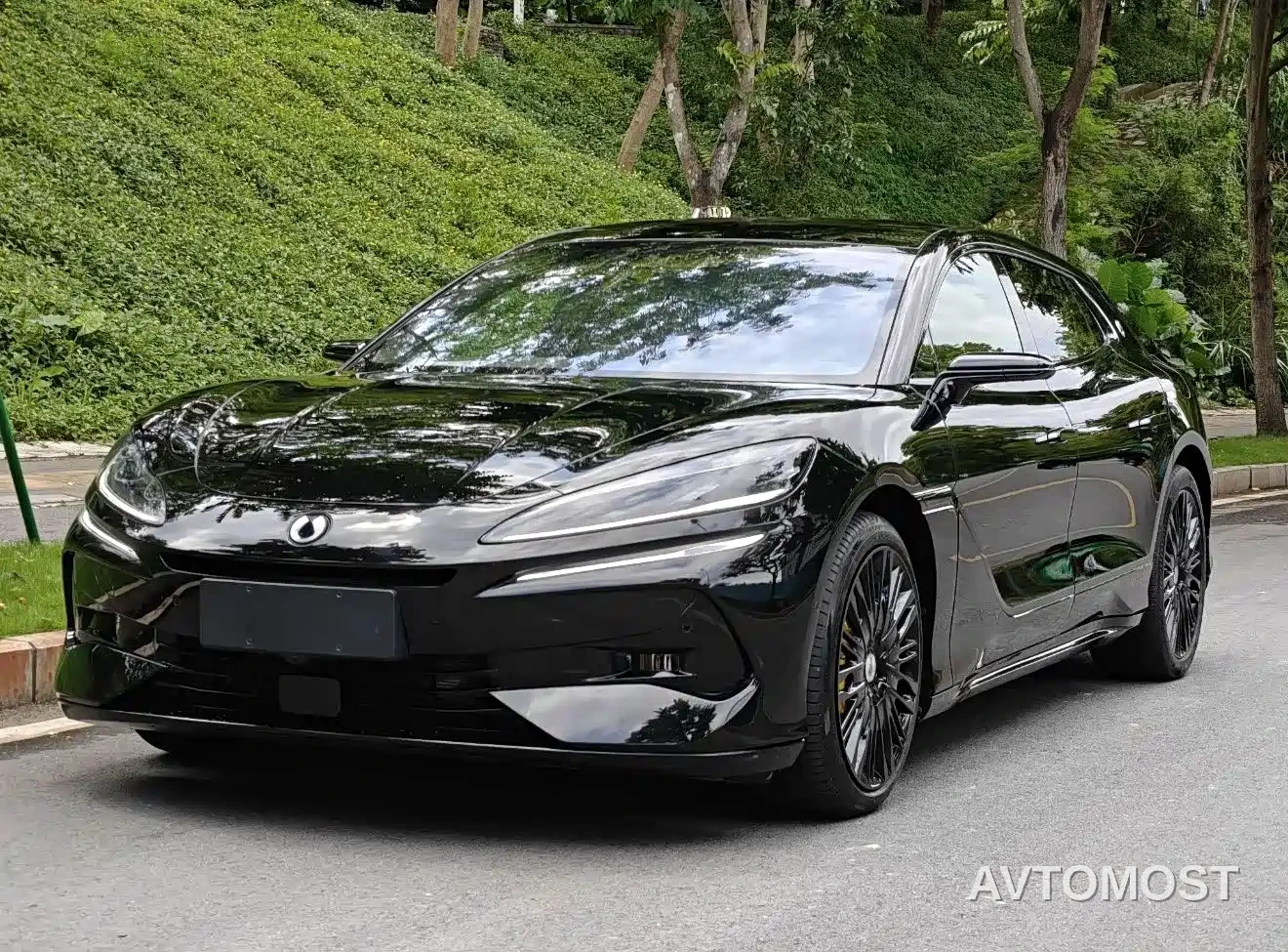 Denza Z9GT 2024 Model 1100 AWD Max Edition — фото 3