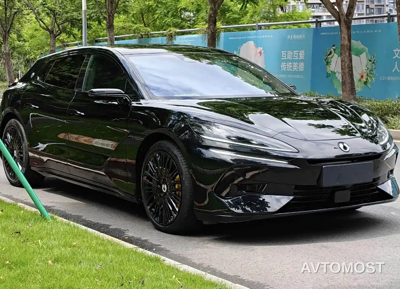 Denza Z9GT 2024 Model 1100 AWD Max Edition — фото 5