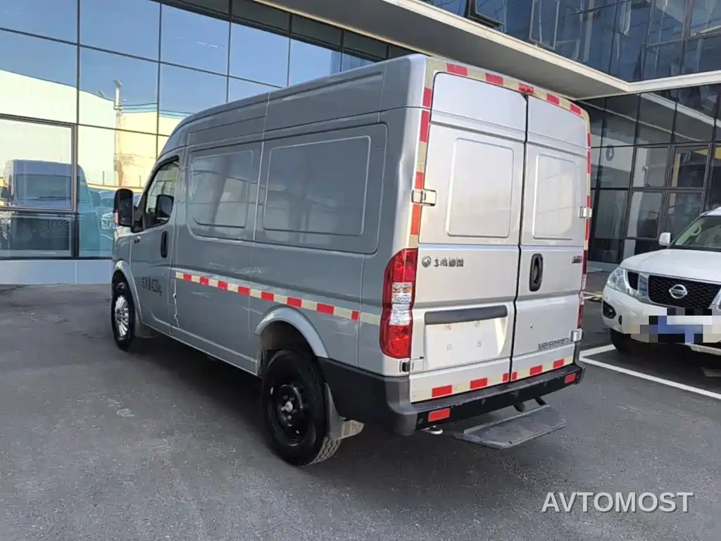 Dongfeng Yufeng 2023 V9+ 2.3T Manual FWD Van Short Wheelbase Medium Roof 3 Seater — фото 5