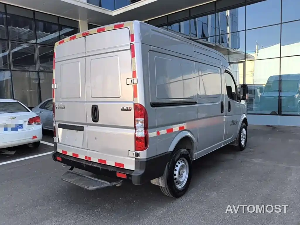 Dongfeng Yufeng 2023 V9+ 2.3T Manual FWD Van Short Wheelbase Medium Roof 3 Seater — фото 7