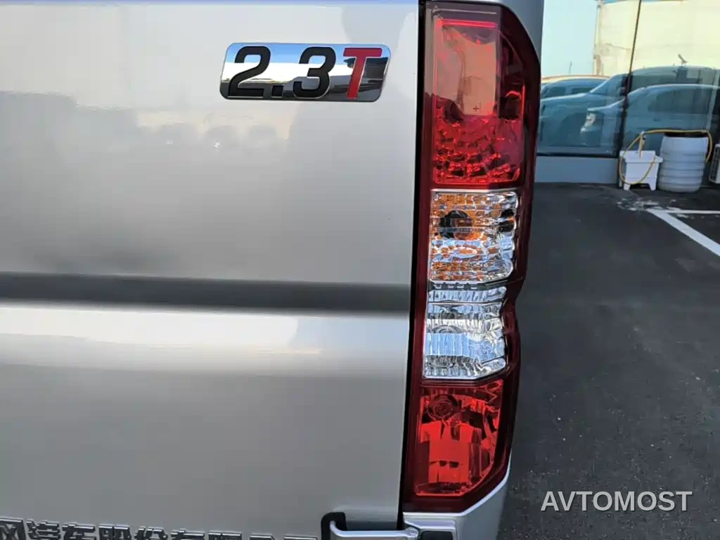 Dongfeng Yufeng 2023 V9+ 2.3T Manual FWD Van Short Wheelbase Medium Roof 3 Seater — фото 8