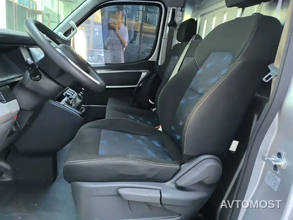 Dongfeng Yufeng 2023 V9+ 2.3T Manual FWD Van Short Wheelbase Medium Roof 3 Seater — фото 15