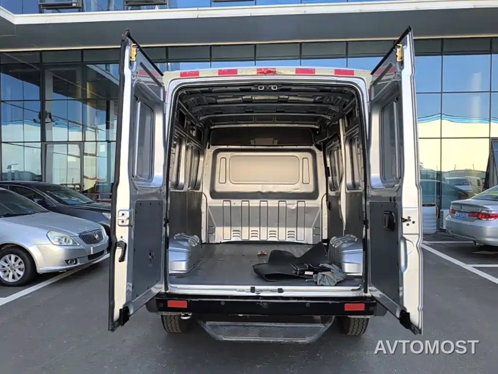 Dongfeng Yufeng 2023 V9+ 2.3T Manual FWD Van Short Wheelbase Medium Roof 3 Seater — фото 18