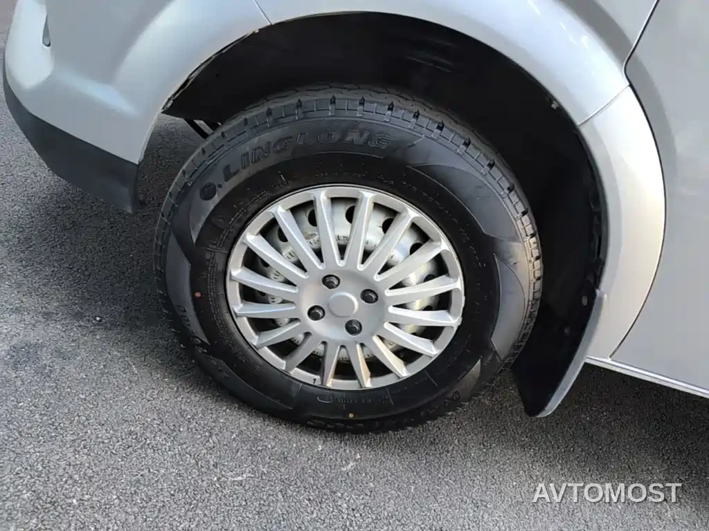 Dongfeng Yufeng 2023 V9+ 2.3T Manual FWD Van Short Wheelbase Medium Roof 3 Seater — фото 22