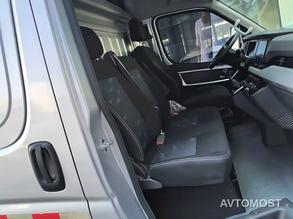 Dongfeng Yufeng 2023 V9+ 2.3T Manual FWD Van Short Wheelbase Medium Roof 3 Seater — фото 24