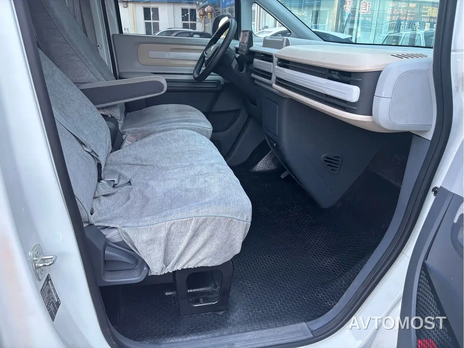 SAIC Maxus Dana V1 2024 Model V1 Short Wheelbase Low Roof Multi-purpose Version (51kWh) — фото 9