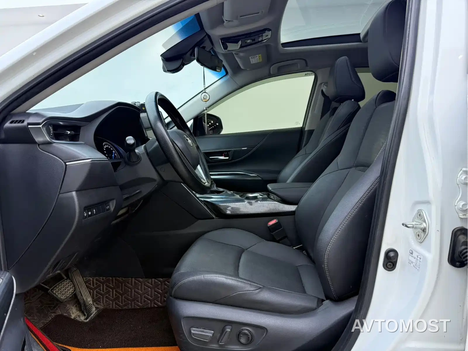 Toyota Venza 2022 Dual Engine 2.5L CVT 2WD Premium — фото 4