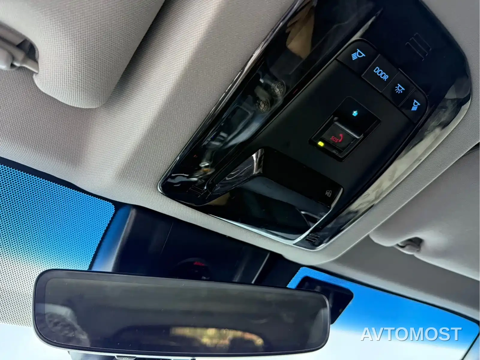 Toyota Venza 2022 Dual Engine 2.5L CVT 2WD Premium — фото 10
