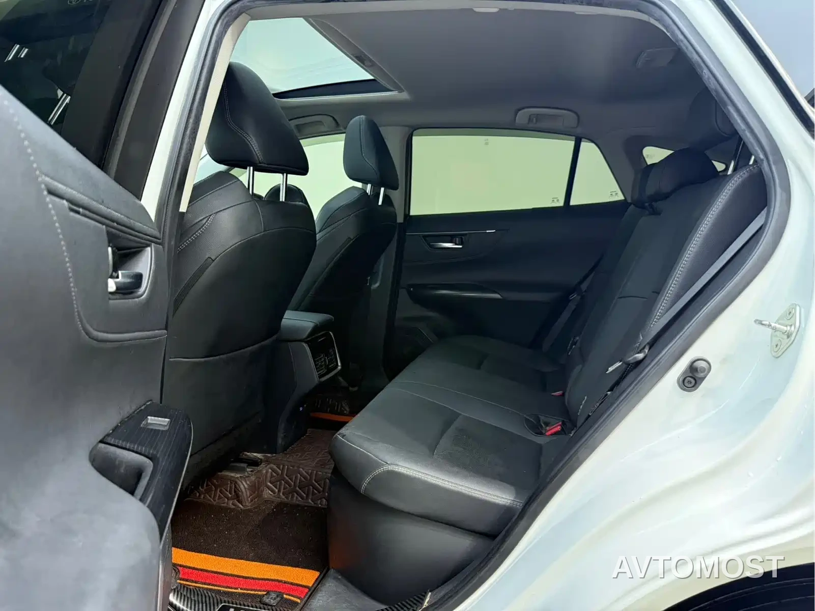 Toyota Venza 2022 Dual Engine 2.5L CVT 2WD Premium — фото 12