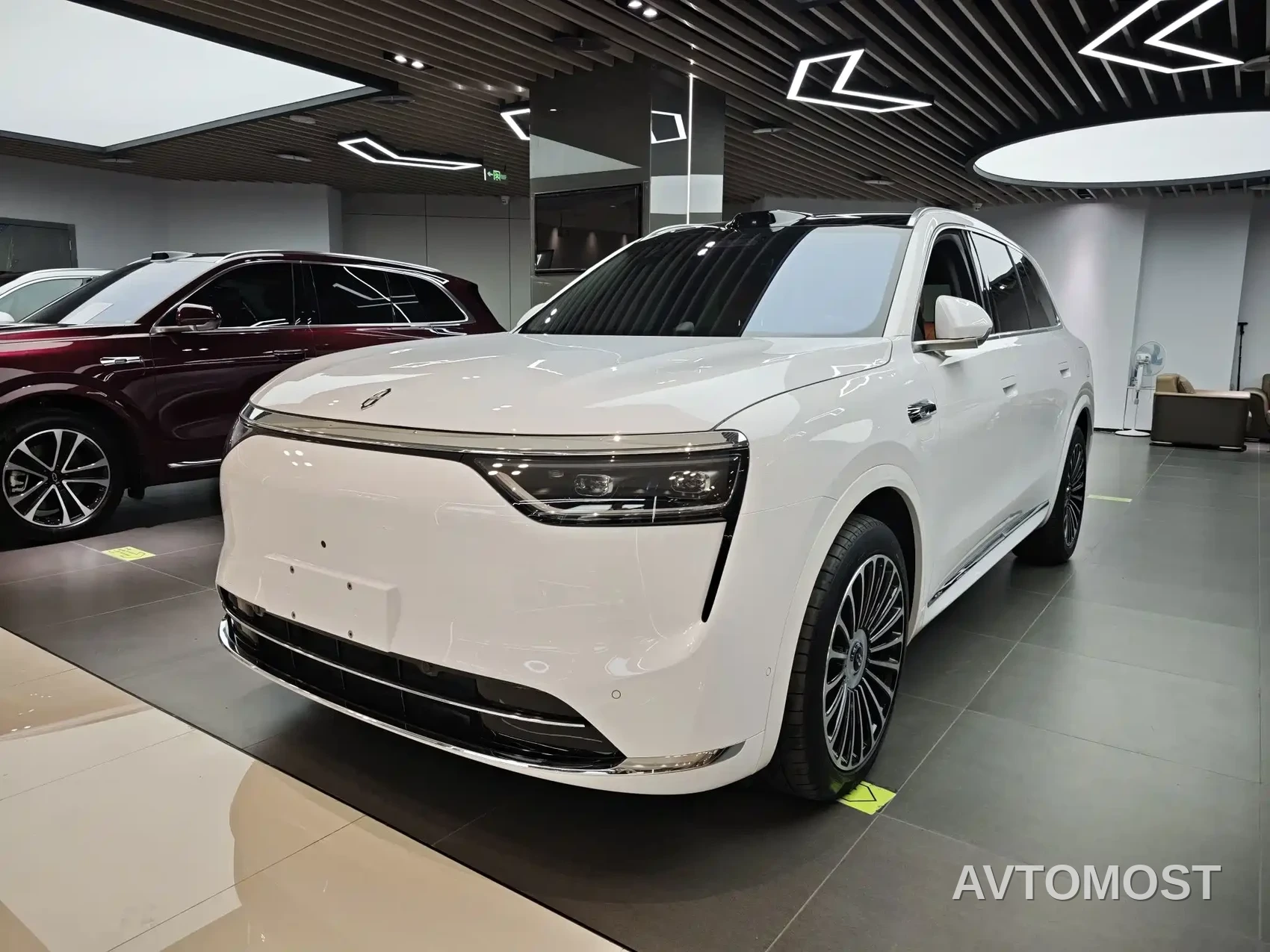 AITO M8 2025 Range Extender Max+ Edition 53.4kWh 5-seater — фото 1