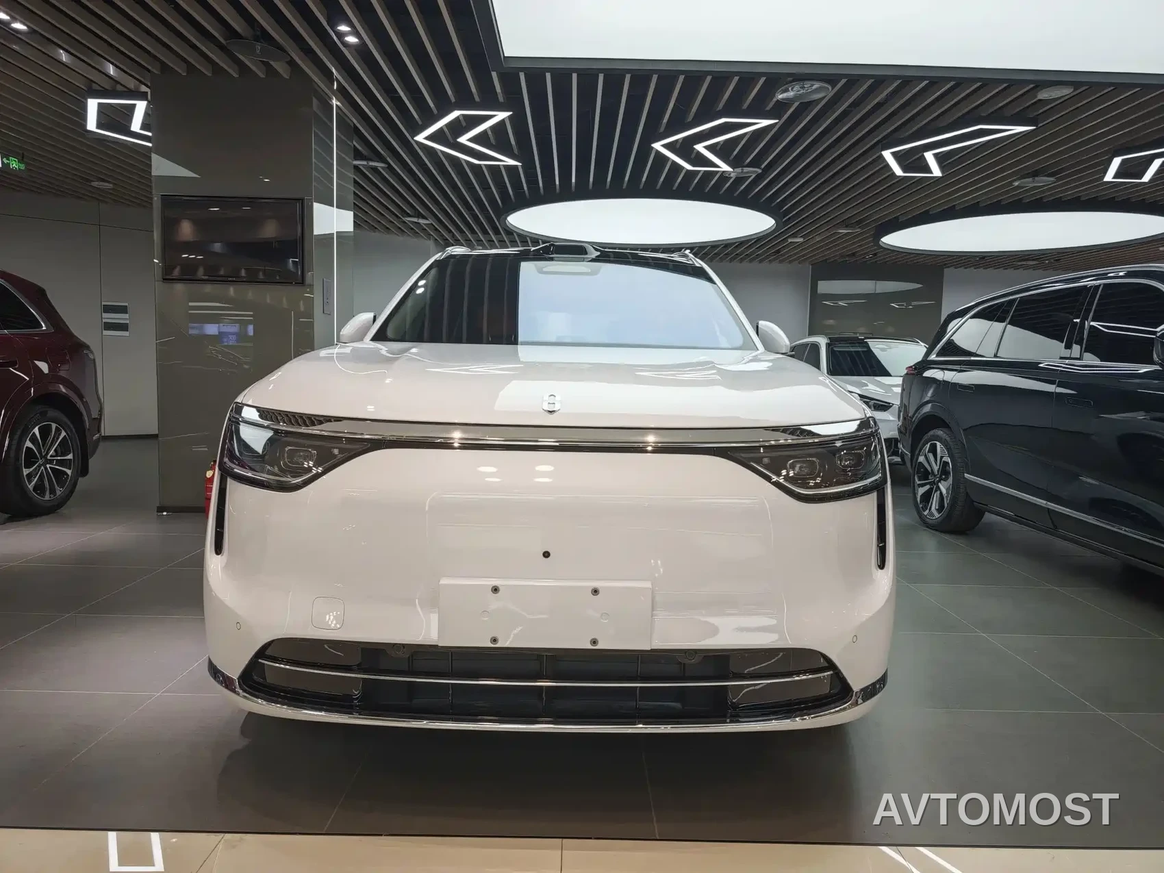 AITO M8 2025 Range Extender Max+ Edition 53.4kWh 5-seater — фото 2