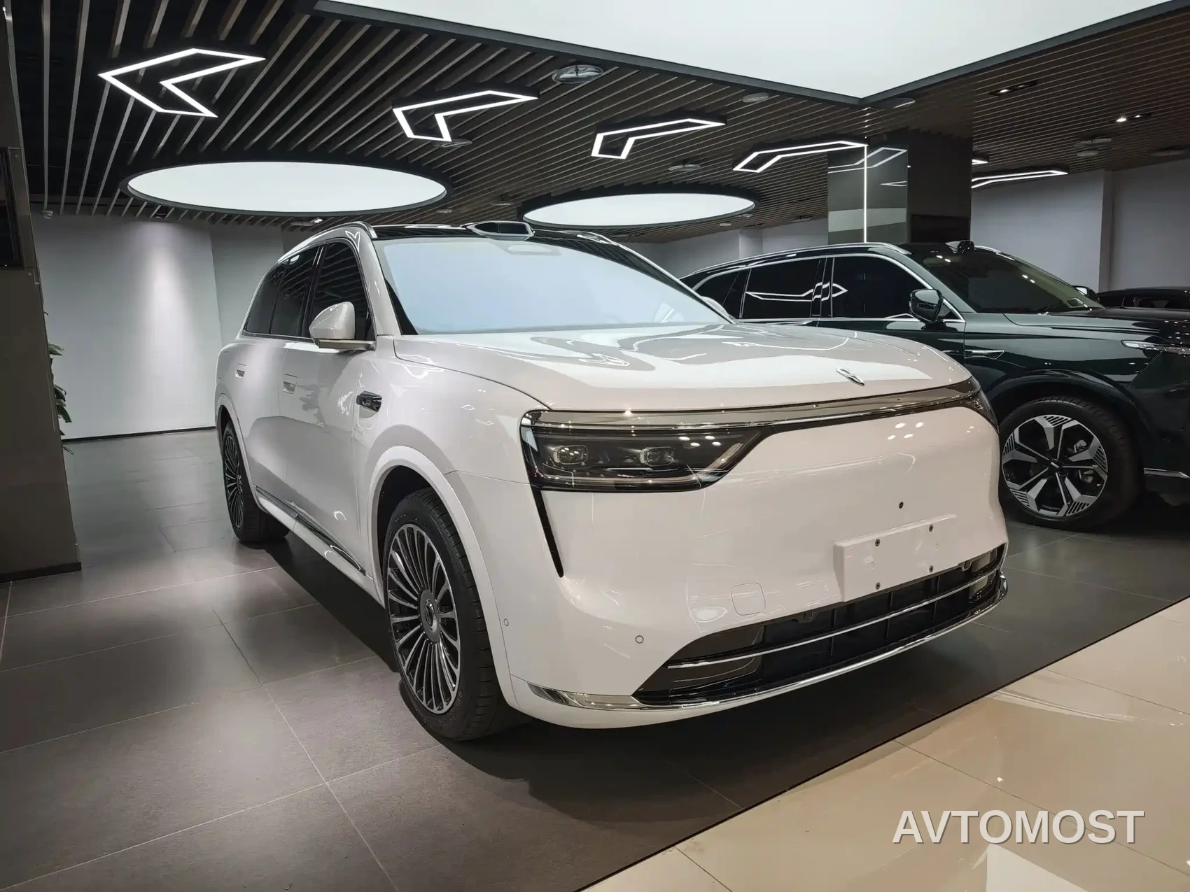 AITO M8 2025 Range Extender Max+ Edition 53.4kWh 5-seater — фото 3