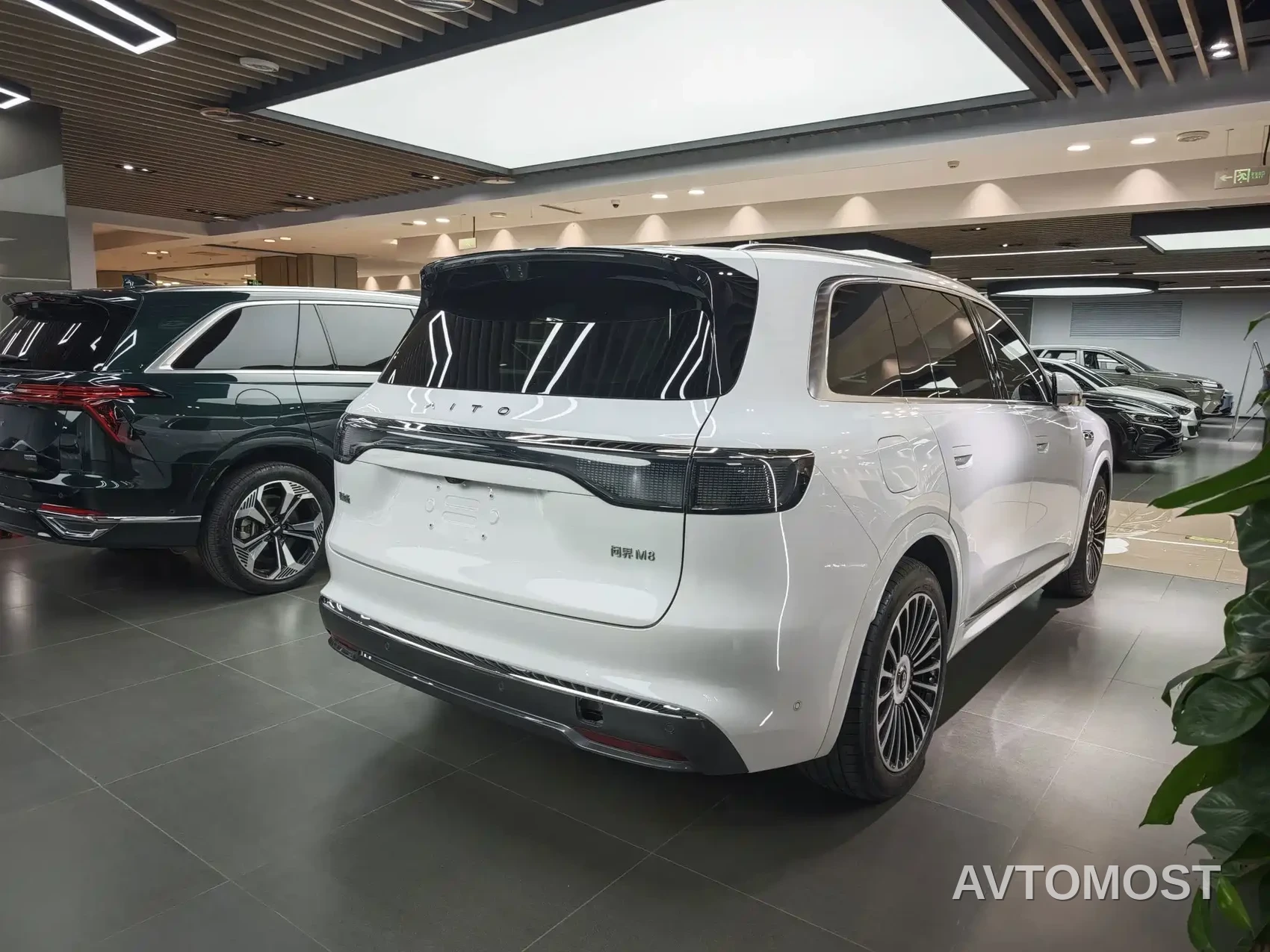 AITO M8 2025 Range Extender Max+ Edition 53.4kWh 5-seater — фото 4