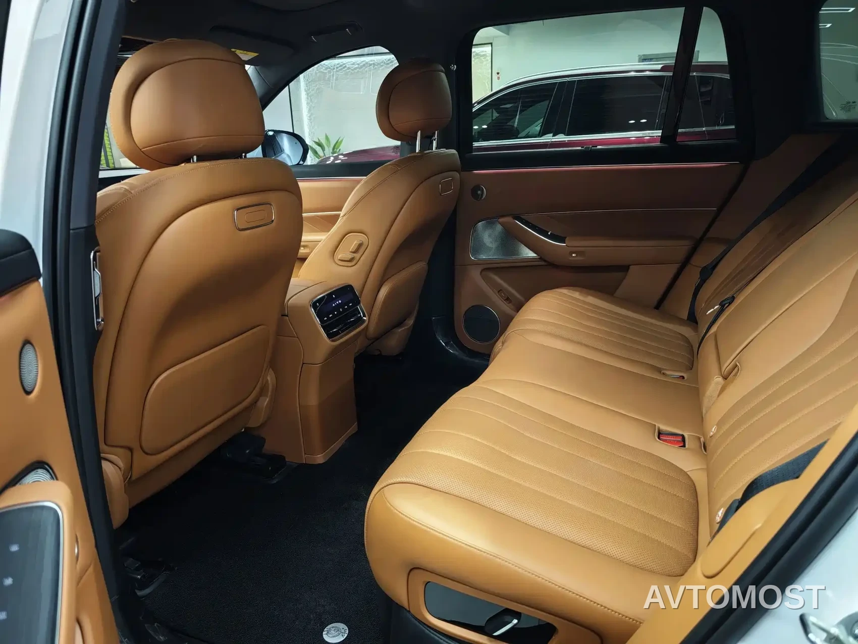 AITO M8 2025 Range Extender Max+ Edition 53.4kWh 5-seater — фото 8